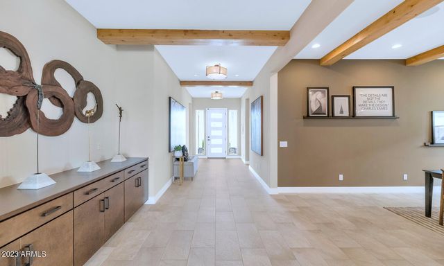 10118 E TESLA Avenue, Mesa, AZ 85212