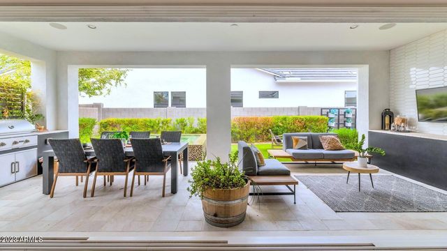10118 E TESLA Avenue, Mesa, AZ 85212