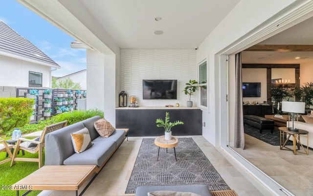 10118 E TESLA Avenue, Mesa, AZ 85212