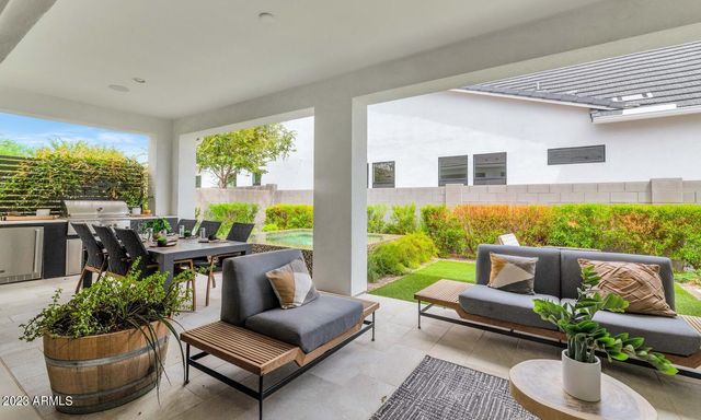 10118 E TESLA Avenue, Mesa, AZ 85212