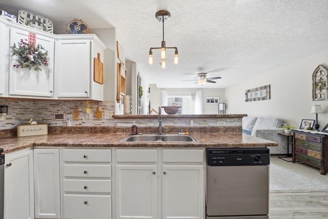 1312 Lois Lane, Waterloo, IA 50702