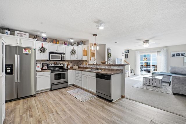 1312 Lois Lane, Waterloo, IA 50702