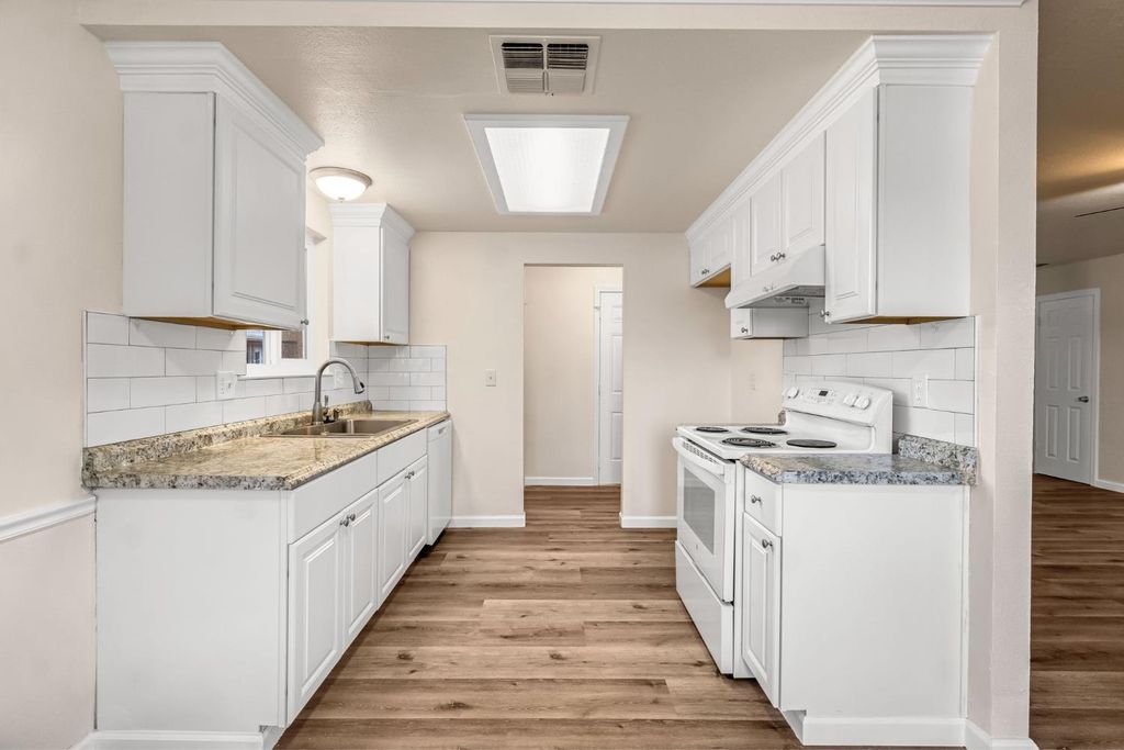 Image 10 of property listing at 1595 N Pleasant Avenue # 101, Fresno, CA 93728