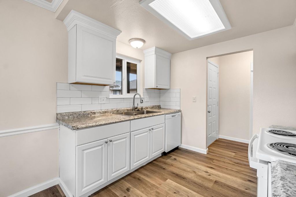 Image 11 of property listing at 1595 N Pleasant Avenue # 101, Fresno, CA 93728