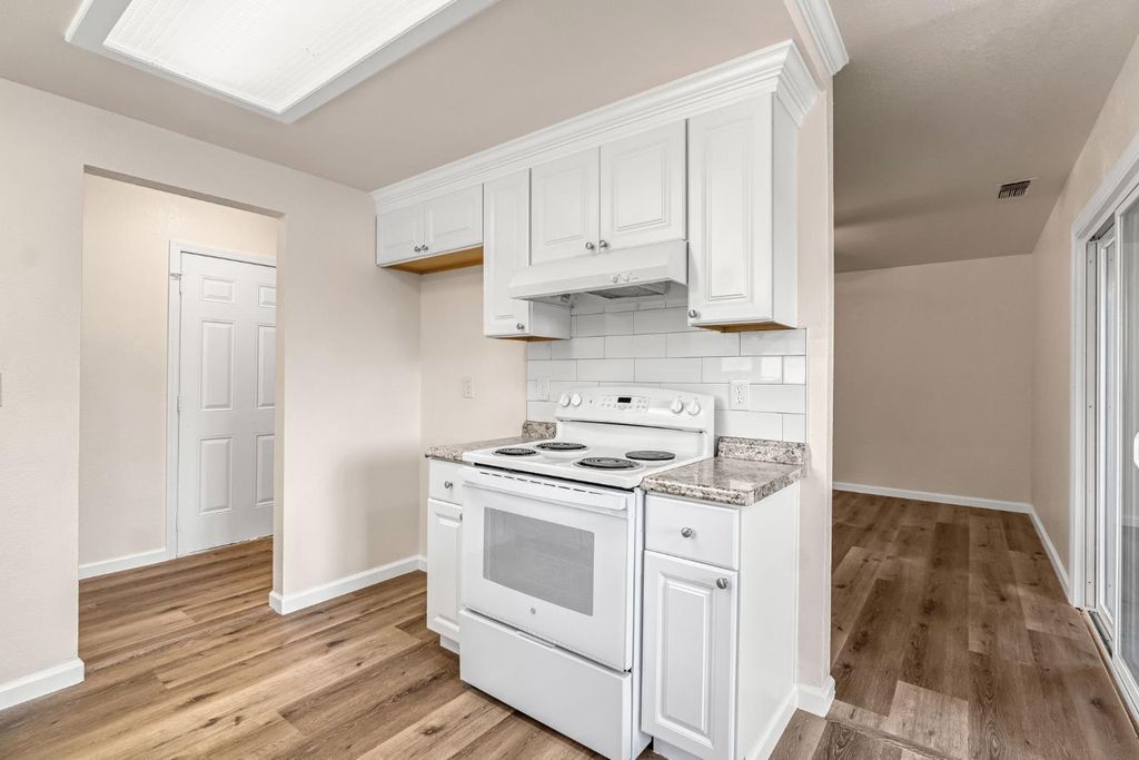 Image 12 of property listing at 1595 N Pleasant Avenue # 101, Fresno, CA 93728