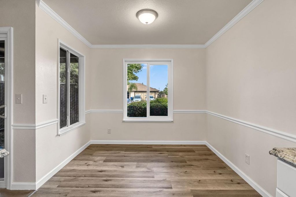 Image 13 of property listing at 1595 N Pleasant Avenue # 101, Fresno, CA 93728