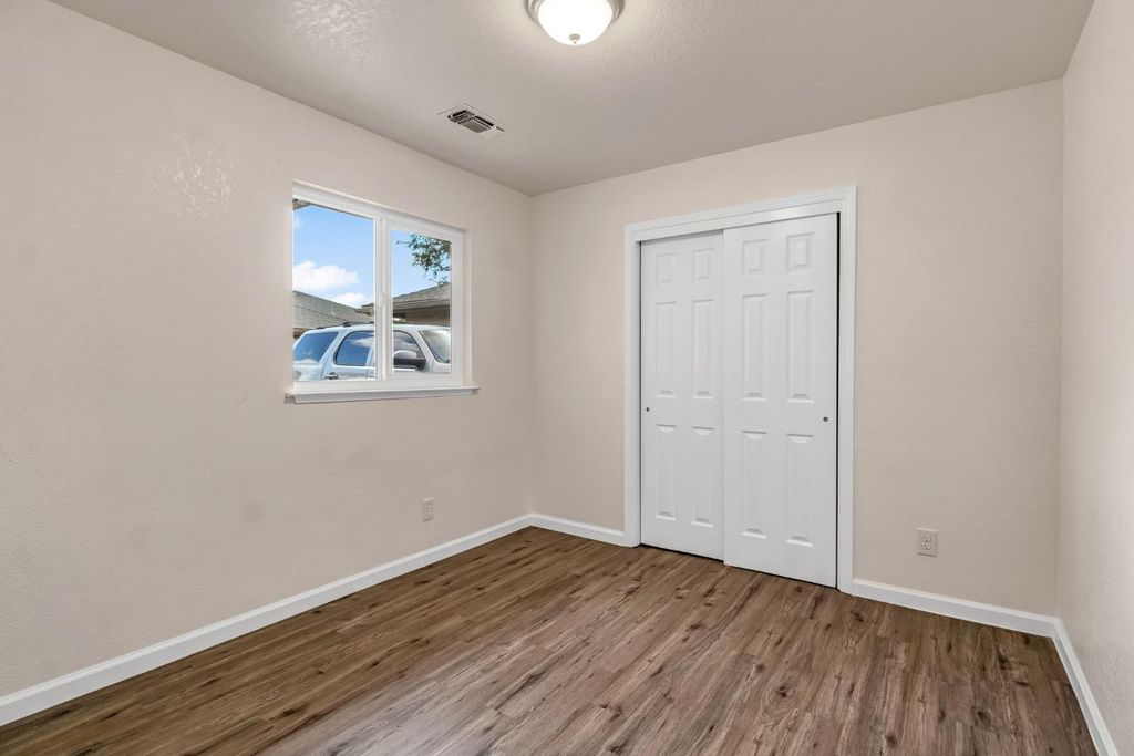 Image 15 of property listing at 1595 N Pleasant Avenue # 101, Fresno, CA 93728
