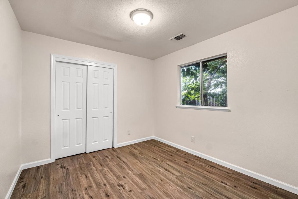 Image 17 of property listing at 1595 N Pleasant Avenue # 101, Fresno, CA 93728