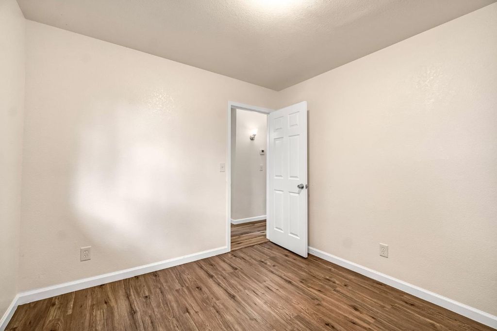 Image 18 of property listing at 1595 N Pleasant Avenue # 101, Fresno, CA 93728