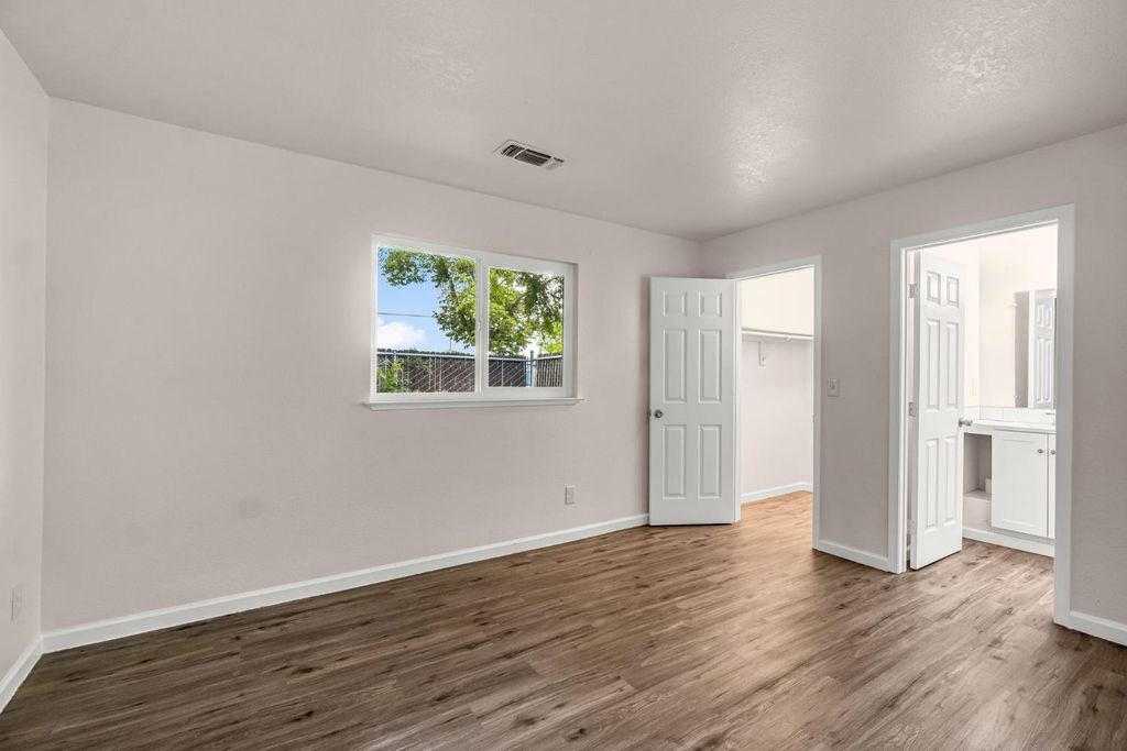 Image 20 of property listing at 1595 N Pleasant Avenue # 101, Fresno, CA 93728
