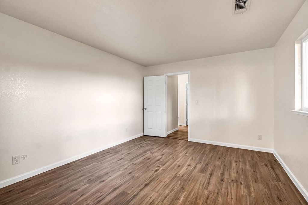 Image 21 of property listing at 1595 N Pleasant Avenue # 101, Fresno, CA 93728
