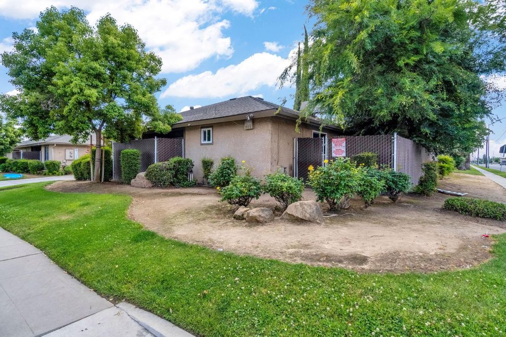 Image 3 of property listing at 1595 N Pleasant Avenue # 101, Fresno, CA 93728