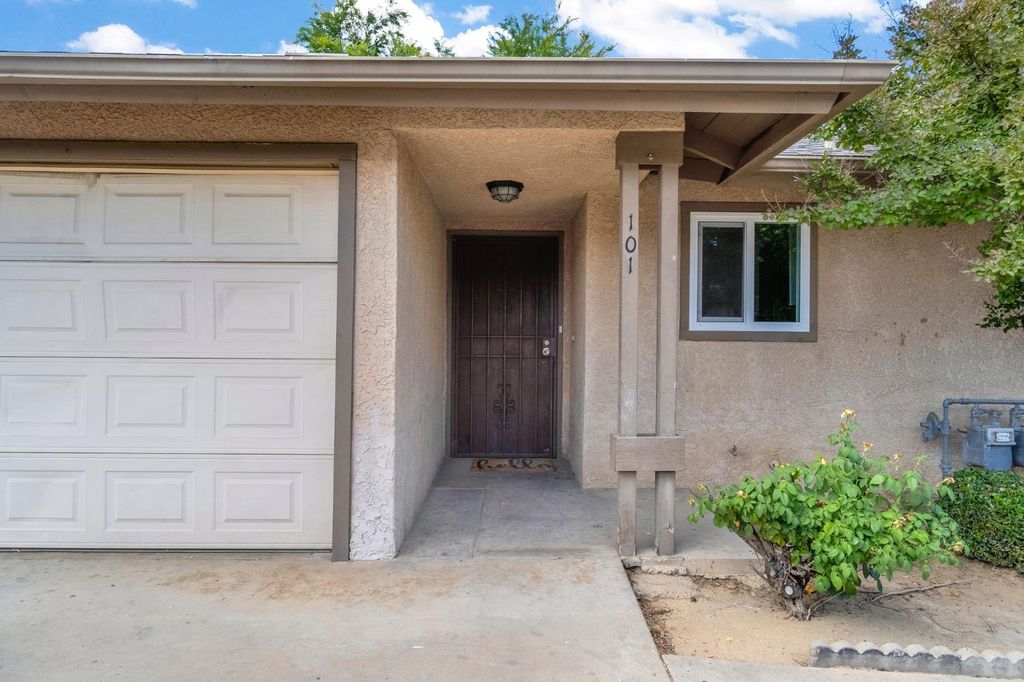 Image 4 of property listing at 1595 N Pleasant Avenue # 101, Fresno, CA 93728