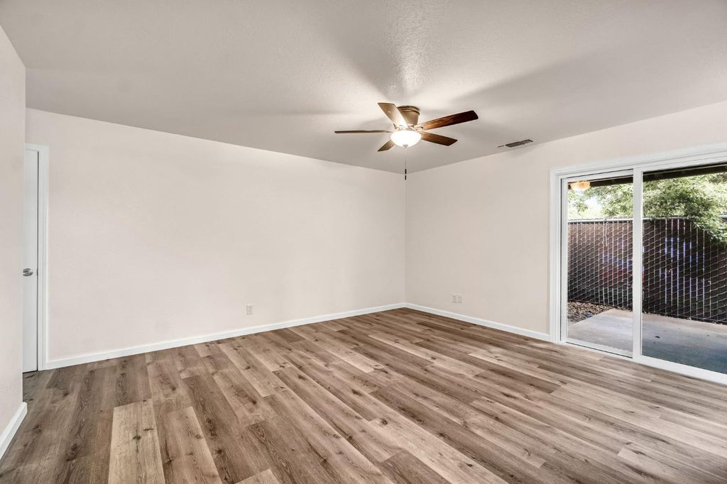Image 5 of property listing at 1595 N Pleasant Avenue # 101, Fresno, CA 93728