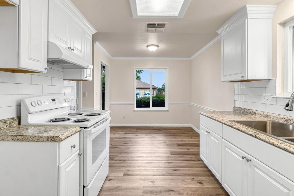 Image 8 of property listing at 1595 N Pleasant Avenue # 101, Fresno, CA 93728