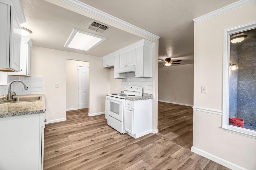 Image 9 of property listing at 1595 N Pleasant Avenue # 101, Fresno, CA 93728