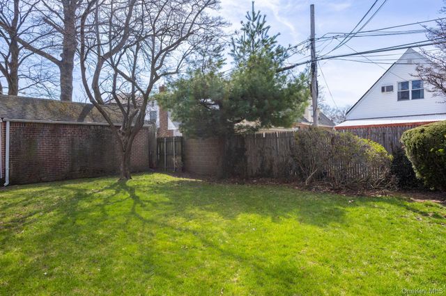 76-14 173rd Street, Fresh Meadows, NY 11366