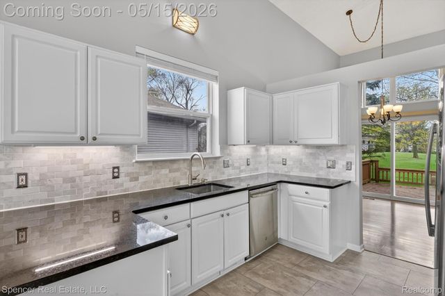 3141 Bridlewood Drive, Oakland Charter Township, MI 48306