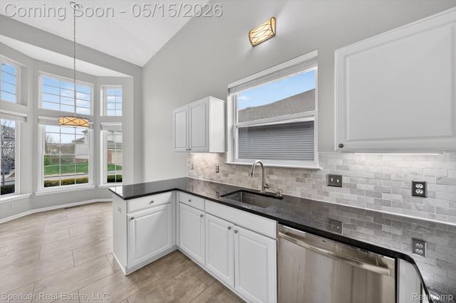 3141 Bridlewood Drive, Oakland Charter Township, MI 48306