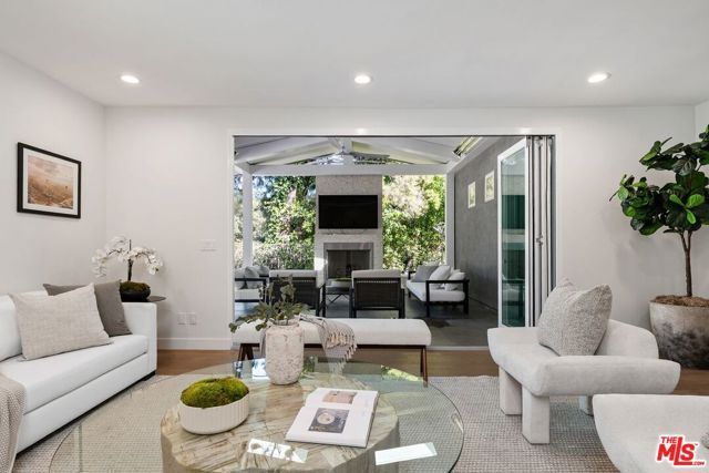 15831 Tobin Way, Sherman Oaks, CA 91403