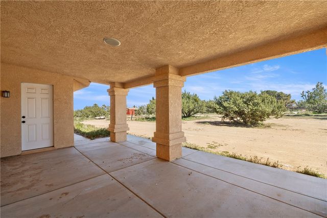 8755 Lilac Road, Oak Hills, CA 92344