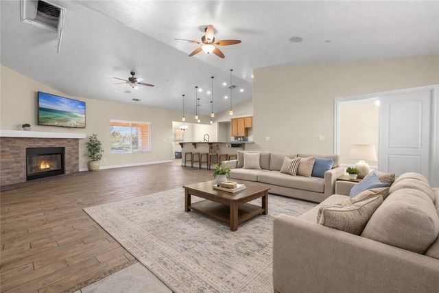 8755 Lilac Road, Oak Hills, CA 92344