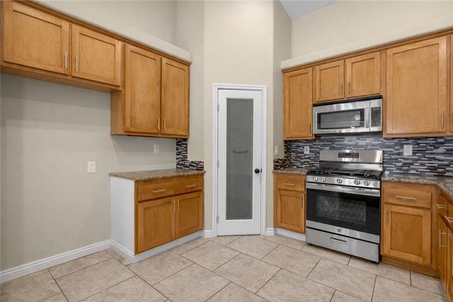 8755 Lilac Road, Oak Hills, CA 92344