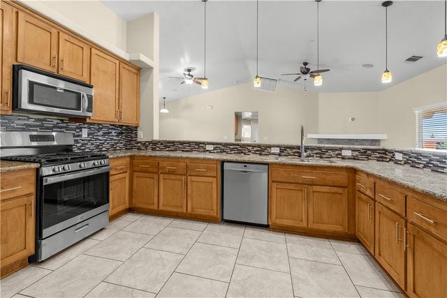 8755 Lilac Road, Oak Hills, CA 92344