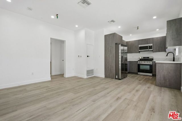 1434 Beverwil Drive 2, Los Angeles, CA 90035