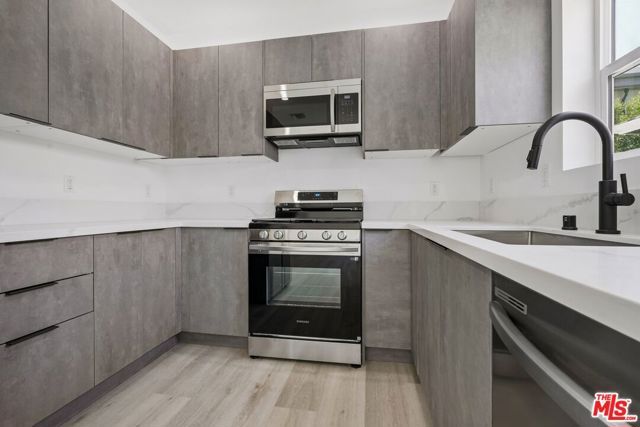 1434 Beverwil Drive 2, Los Angeles, CA 90035