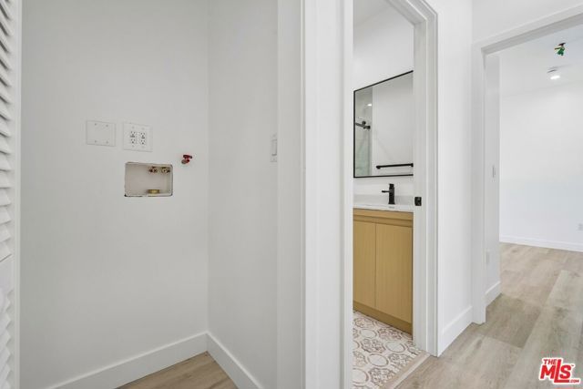 1434 Beverwil Drive 2, Los Angeles, CA 90035