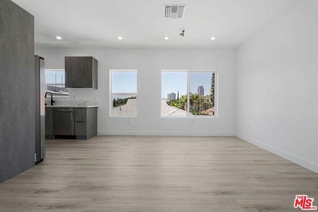 1434 Beverwil Drive 2, Los Angeles, CA 90035