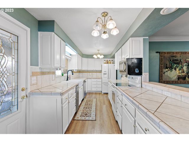 530 MORELAND Ave, Drain, OR 97435