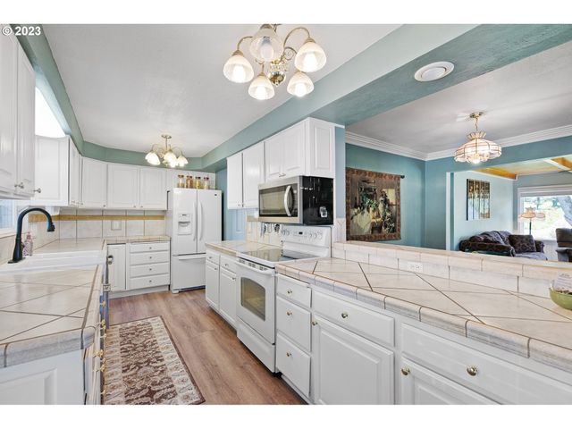 530 MORELAND Ave, Drain, OR 97435