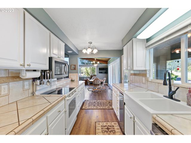 530 MORELAND Ave, Drain, OR 97435