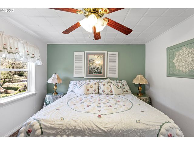 530 MORELAND Ave, Drain, OR 97435