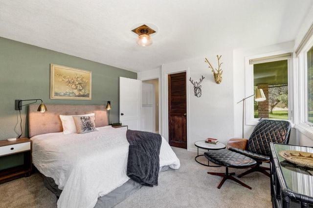857 E Glenbrook ROAD, Bayside, WI 53217