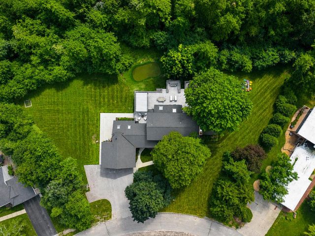 857 E Glenbrook ROAD, Bayside, WI 53217