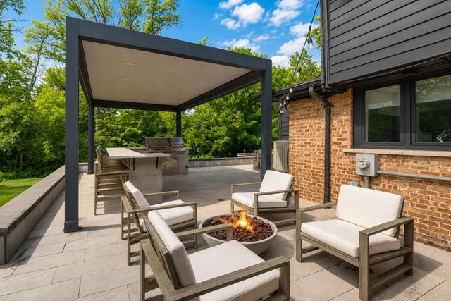 857 E Glenbrook ROAD, Bayside, WI 53217