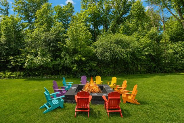 857 E Glenbrook ROAD, Bayside, WI 53217