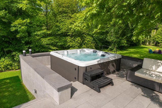 857 E Glenbrook ROAD, Bayside, WI 53217