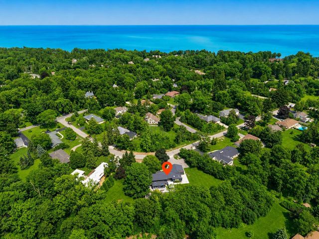 857 E Glenbrook ROAD, Bayside, WI 53217