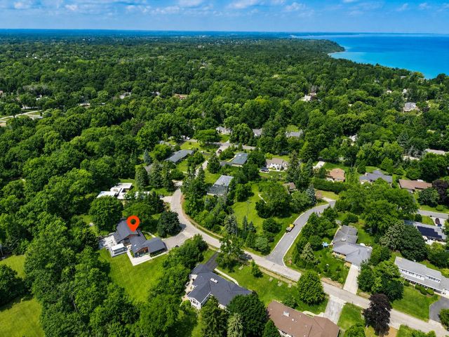 857 E Glenbrook ROAD, Bayside, WI 53217