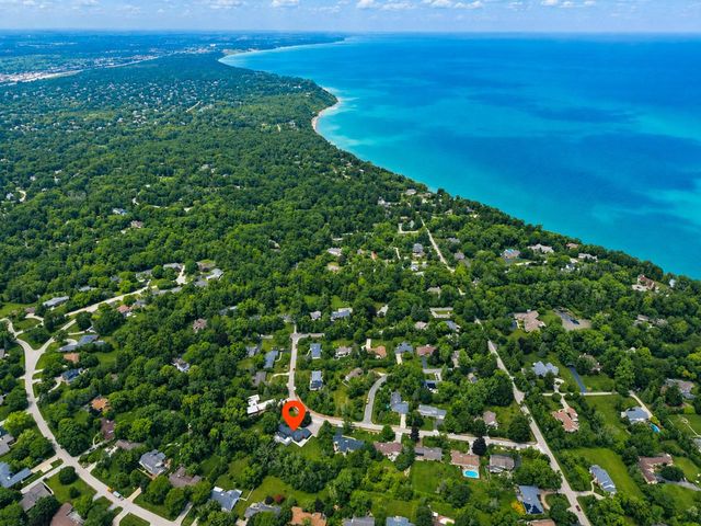 857 E Glenbrook ROAD, Bayside, WI 53217
