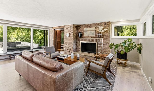 857 E Glenbrook ROAD, Bayside, WI 53217