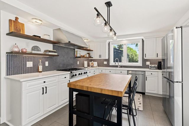 857 E Glenbrook ROAD, Bayside, WI 53217