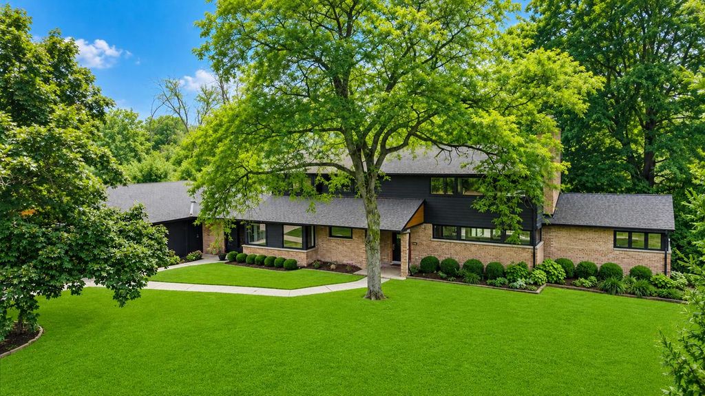 857 E Glenbrook ROAD, Bayside, WI 53217