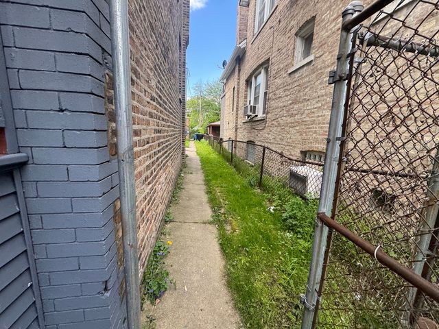 7324 S Blackstone Avenue, Chicago, IL 60619