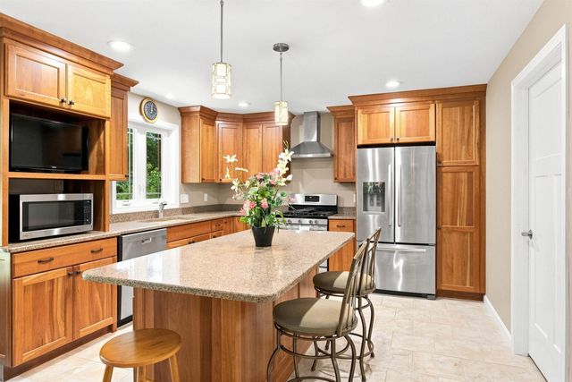 77 Linny Lane, Laconia, NH 03246