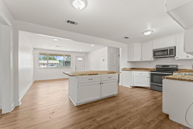 7230 Linda Lee Dr, Denham Springs, LA 70706